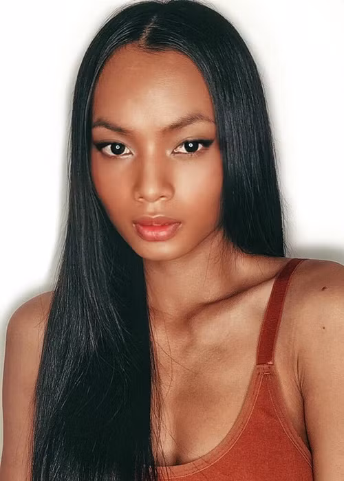 Người mẫu chuyển giới Kim Sang trải lòng về tình cũ: “Tôi rất mong sẽ gặp được một người khác như anh và thậm chí muốn quay lại với anh ấy. Bạn bè có nói tôi khờ dại, tôi cũng chịu bởi có những cảm xúc đẹp lắm, không thể tìm lại ở người thứ hai”.