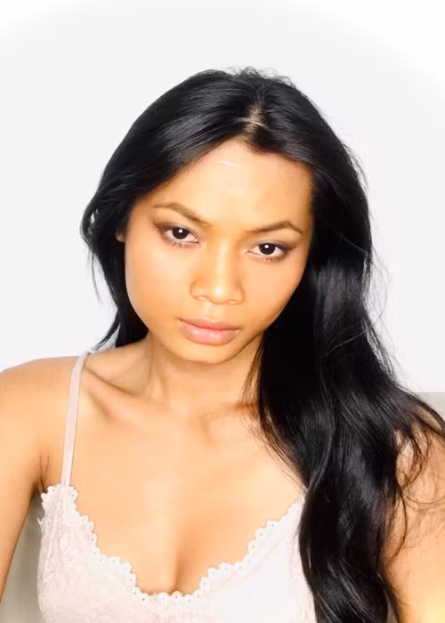 Thuộc cộng đồng LGBT, Kim Sang có thời gian không được gia đình chấp nhận. Cô cho biết, khi come-out, cô không nói chuyện với ba mẹ hơn 1 tháng. Chỉ đến khi, ba của Kim Sang nói chuyện lại với cô, mọi việc mới ổn dần.