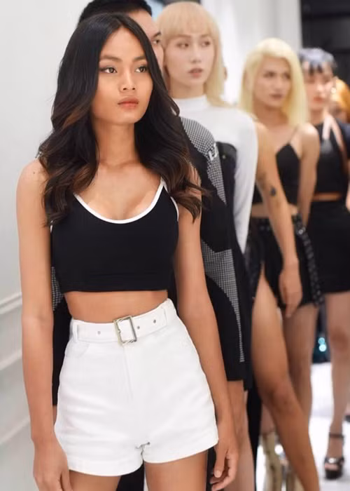 Kim Sang đi làm ở một xưởng đồ hand-made rồi có nhiều mối quan hệ hơn để đi casting, được book show nên bớt gặp khó khăn về kinh tế. Tuy nhiên, 2 năm qua, do dịch bệnh, thu nhập của Kim Sang giảm sút.