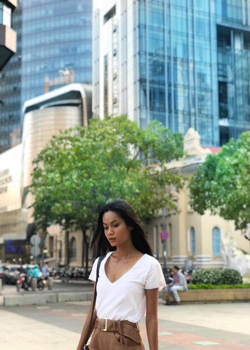 Kim Sang giấu bệnh tình với gia đình. "Khi tôi gọi điện hỏi thăm, con nói mọi thứ vẫn ổn. Tôi không ngờ bệnh tình của Kim Sang lại nặng thế này", mẹ Kim Sang chia sẻ.