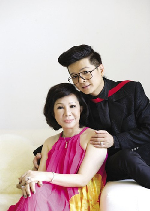 Vũ Hà từng tiết lộ "Búp bê Chao Mi Ao" là món quà anh viết tặng vợ. Thời đó, Vũ Hà dùng hình ảnh búp bê để ẩn dụ cho nhan sắc xinh đẹp của Huyền Vân. Ảnh: Người lao động