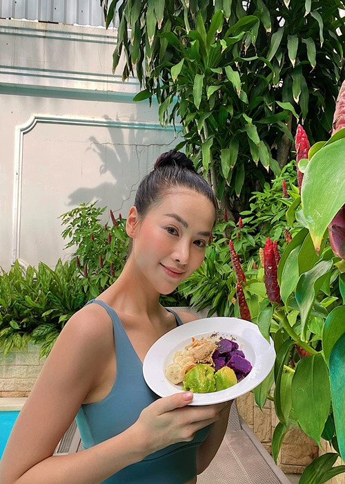 Phương Khánh quan niệm rằng ăn uống điều độ, tập luyện hàng ngày để cải thiện sức khỏe và thêm trân trọng, yêu cơ thể chứ không phải chạy theo xu hướng hay trở thành bản sao của người khác.