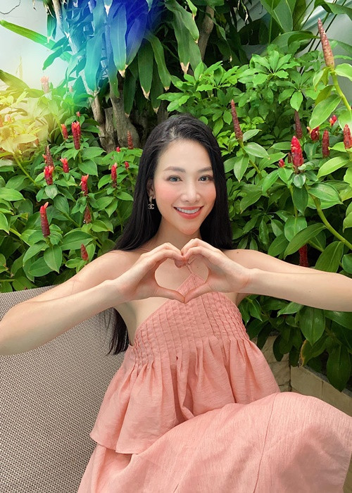 Phương Khánh cho rằng: “Mỗi cây mỗi hoa, mỗi nhà mỗi cảnh. Mỗi gia đình đều có một câu chuyện riêng, mỗi cặp đôi là một tình cảm riêng, có những lúc vui vẻ, hạnh phúc và đôi khi có những căng thẳng, khó khăn đây là những điều riêng tư nhất của mỗi người và chúng ta cần giữ cho riêng mình. Khi có mâu thuẫn nhỏ cũng có thể dễ dàng giải quyết hơn là nhiều người cùng biết”.