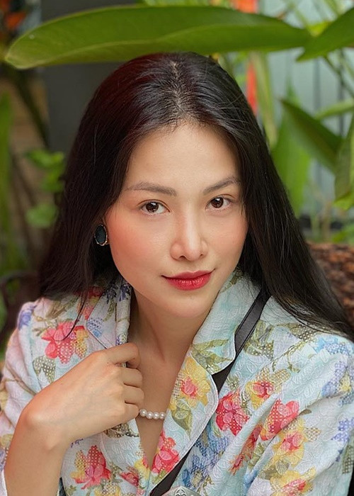 Trong cuộc phỏng vấn trên Saostar, Phương Khánh chia sẻ thêm, ngay từ đầu cô dự đoán Thùy Tiên sẽ chắc chắn lọt top 5. Việc Thùy Tiên đăng quang khiến Phương Khánh rất xúc động.