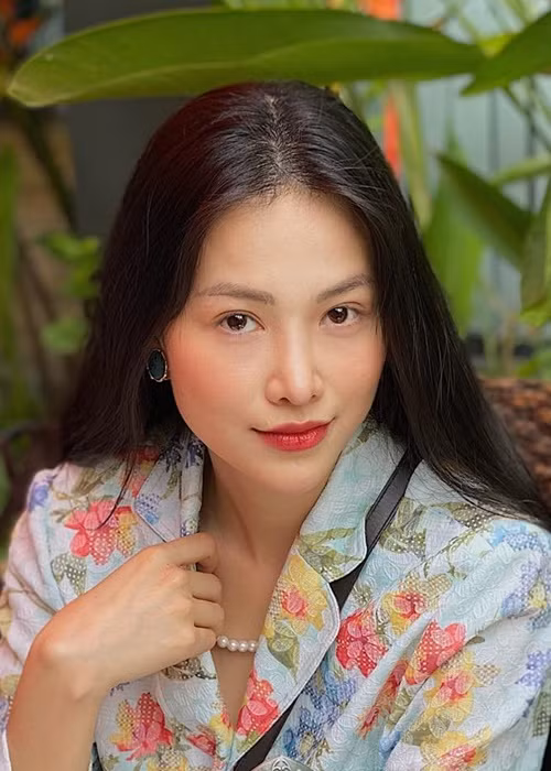 Trong cuộc phỏng vấn trên Saostar, Phương Khánh chia sẻ thêm, ngay từ đầu cô dự đoán Thùy Tiên sẽ chắc chắn lọt top 5. Việc Thùy Tiên đăng quang khiến Phương Khánh rất xúc động.