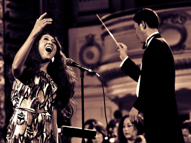 Nguyên Thảo một mình tìm đến TPHCM lập nghiệp. Cô đi hát tại các đám cưới, phòng trà. Nguyên Thảo cho biết, cô không muốn tham gia vào các cuộc thi mà chỉ muốn làm một album chất lượng để chinh phục khán giả. Ảnh: Thương hiệu và pháp luật