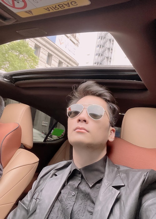 Chồng cũ của Lâm Khánh Chi liên tục cập nhật hình ảnh sau tuyên bố ly hôn. Ảnh: FB Phi Hùng