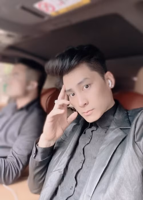 Đến nay, Phi Hùng chưa chia sẻ lý do chia tay Lâm Khánh Chi. Ảnh: FB Phi Hùng