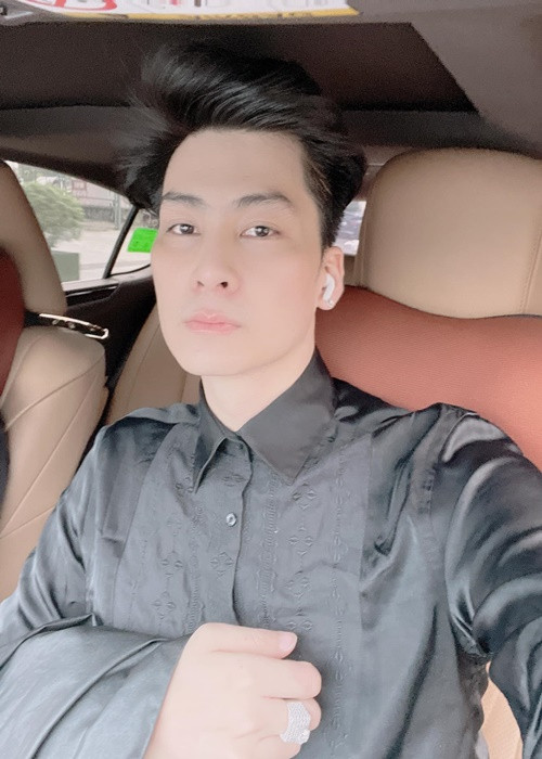 Mọi động thái của Phi Hùng đều nhận được sự chú ý của cư dân mạng. Ảnh: FB Phi Hùng