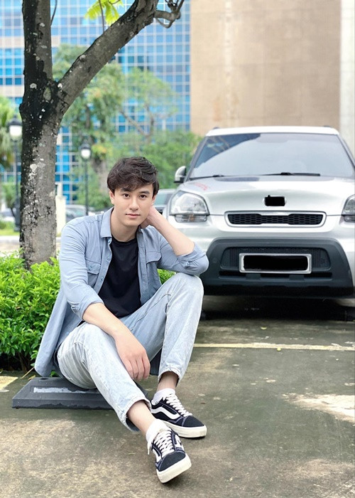 Ngoài đời, nam diễn viên phim "Thương ngày nắng về" khá giản dị.