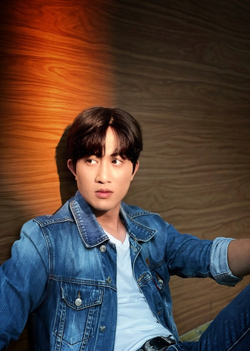 Doãn Quốc Đam sở hữu gương mặt cá tính.