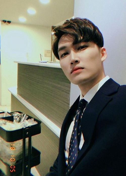 Đóng Duy trong "Thương ngày nắng về", Đình Tú sở hữu gương mặt điển trai, body săn chắc, chiều cao nổi bật.