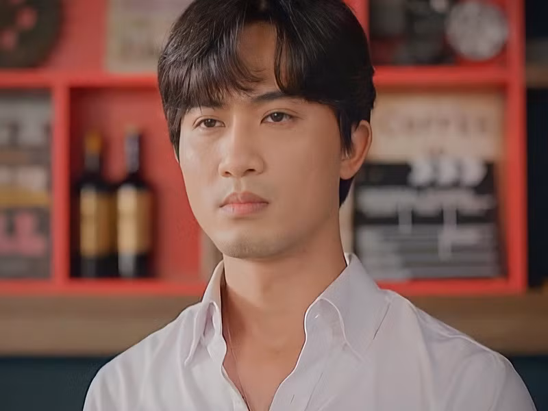 Doãn Quốc Đam đóng vai ông chủ quán cà phê Đông Phong trong "Thương ngày nắng về".