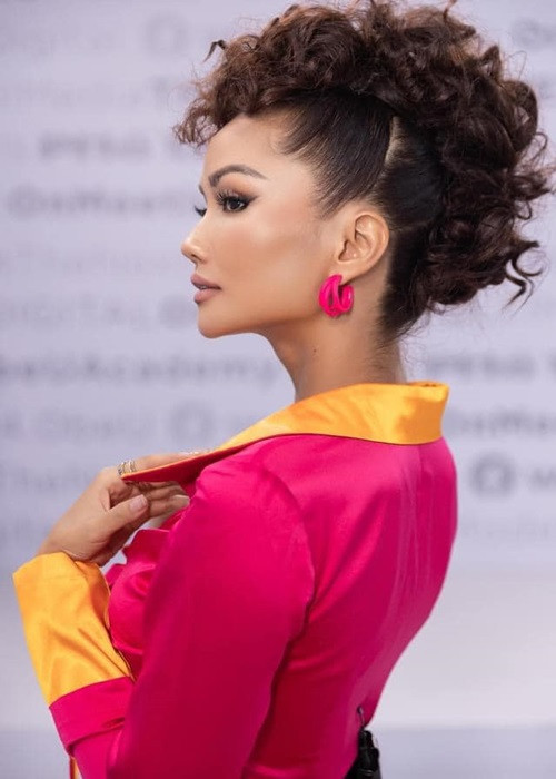 Top 5 Hoa hậu Hoàn vũ Thế giới 2018 luôn cố gắng giữ hình ảnh. Mỗi khi vướng tin đồn, H'hen Niê thường lập tức lên tiếng để làm rõ sự việc. Hay khi bị antifan công kích, nàng hoa hậu khéo đáp trả. Ảnh: FB H’hen Niê