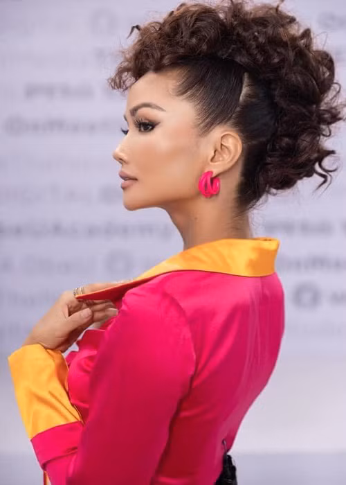 Top 5 Hoa hậu Hoàn vũ Thế giới 2018 luôn cố gắng giữ hình ảnh. Mỗi khi vướng tin đồn, H'hen Niê thường lập tức lên tiếng để làm rõ sự việc. Hay khi bị antifan công kích, nàng hoa hậu khéo đáp trả. Ảnh: FB H’hen Niê