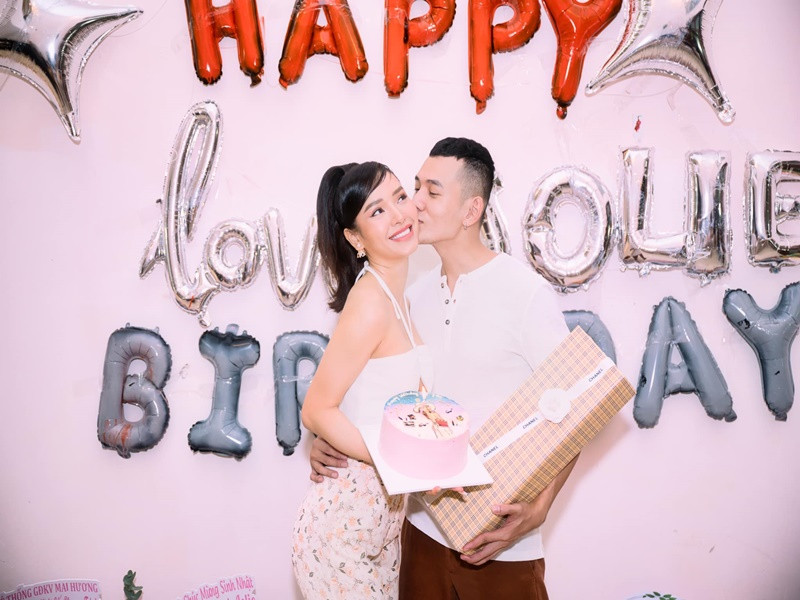 Nữ ca sĩ khoe được mẹ của Lý Bình yêu thương như con ruột. “Cảm ơn chồng Lý Bình đã mang đến cho em một người mẹ tuyệt vời”, Phương Trinh chia sẻ. Ảnh: FB Lý Bình