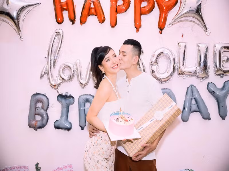 Nữ ca sĩ khoe được mẹ của Lý Bình yêu thương như con ruột. “Cảm ơn chồng Lý Bình đã mang đến cho em một người mẹ tuyệt vời”, Phương Trinh chia sẻ. Ảnh: FB Lý Bình