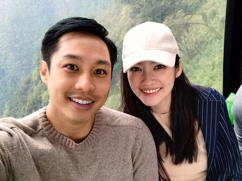 Trúc Diễm chia sẻ, ông xã thuộc tuýp người thích hành động thay vì nói lời ngọt ngào như nắm tay Trúc Diễm mỗi khi ngoài đường, đồng ý cho vợ nuôi hai chú chó làm bạn dù bị dị ứng với lông chó.