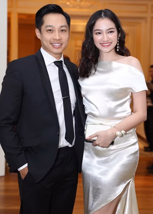 Giữa năm 2016, Trúc Diễm phát hiện bản thân bị cường giáp. Bờ vai vững chắc cho cô tựa vào khi bệnh chính là ông xã.