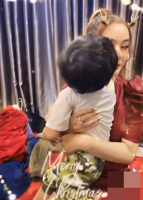 Nữ ca sĩ chưa lên tiếng về lý do hôn nhân tan vỡ. Ảnh: Sức khỏe và đời sống