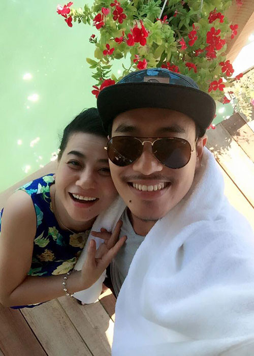 Mới đây, Cát Phượng và Kiều Minh Tuấn vướng nghi vấn tình cảm gặp trục trặc khi không tương tác tại sự kiện. Nữ diễn viên cho biết không có chuyện cô và Kiều Minh Tuấn ngó lơ nhau. Cả hai phải ngồi theo đội khi tham gia chương trình. Ngoài ra, Cát Phượng đến họp báo trễ vì phải đi lấy thuốc trị bệnh tiền đình. Phía Kiều Minh Tuấn có lịch quay phim nên rời họp báo trước và có nhắn với Cát Phượng. Ảnh: FB Cát Phượng