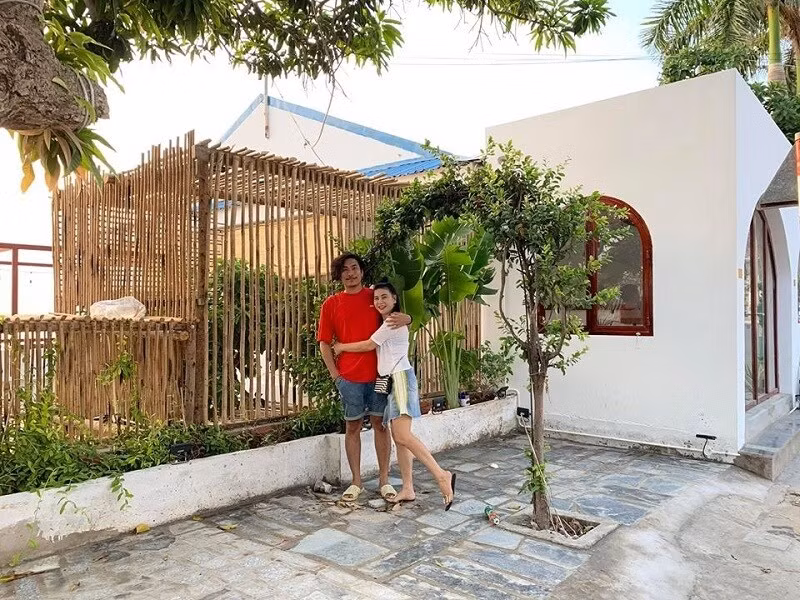 Cuộc tình hơn 10 năm giữa Kiều Minh Tuấn và Cát Phượng từng gặp sóng gió lớn khi nam diễn viên thừa nhận say nắng bạn diễn An Nguy. Ảnh: Giao thông