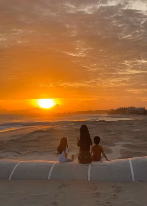 Đến nay, vợ chồng Tăng Thanh Hà vẫn giấu mặt các con để các bé có cuộc sống bình thường như bao đứa trẻ khác. Ảnh: Instagram Hà Tăng