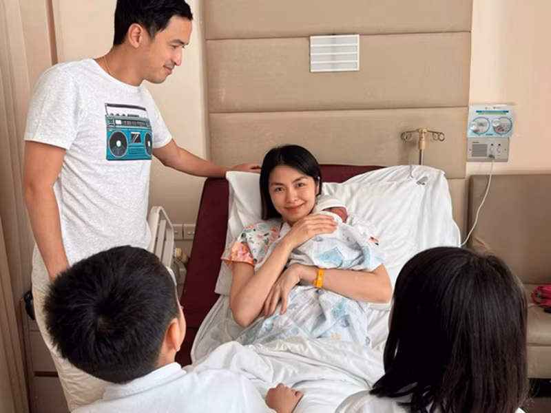 Tăng Thanh Hà sinh con trai Richard năm 2015, con gái Chloe năm 2017. Mới đây, nữ diễn viên sinh con thứ 3 nhưng chưa tiết lộ giới tính em bé. Ảnh: Instagram Hà Tăng