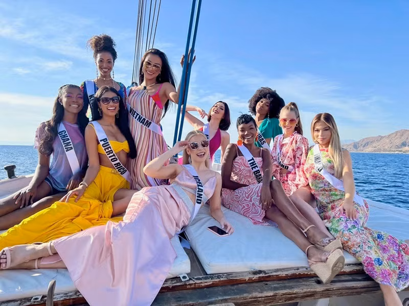 Theo một số chuyên trang sắc đẹp, tiêu chí lựa chọn các gương mặt lọt vào vòng trong của Hoa hậu Hoàn vũ Thế giới 2021 là có khả năng diễn thuyết, hùng biện tốt, biết lan tỏa năng lượng, giao tiếp, kết nối với mọi người. Ảnh: FB Kim Duyên