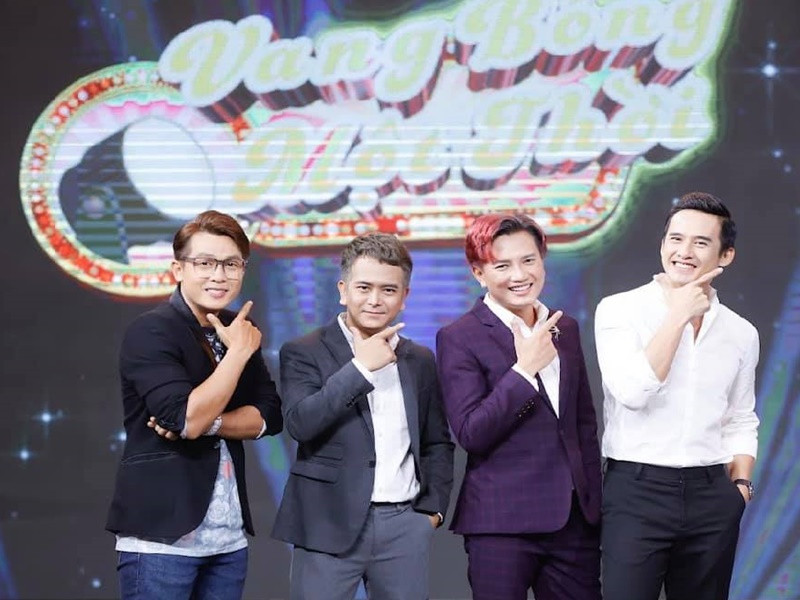 Đóng phim “Cổng mặt trời”, Hòa Hiệp (ngoài cùng bên trái) và Bá Thắng hiện tại vẫn độc thân. Ảnh: FB Hòa Hiệp