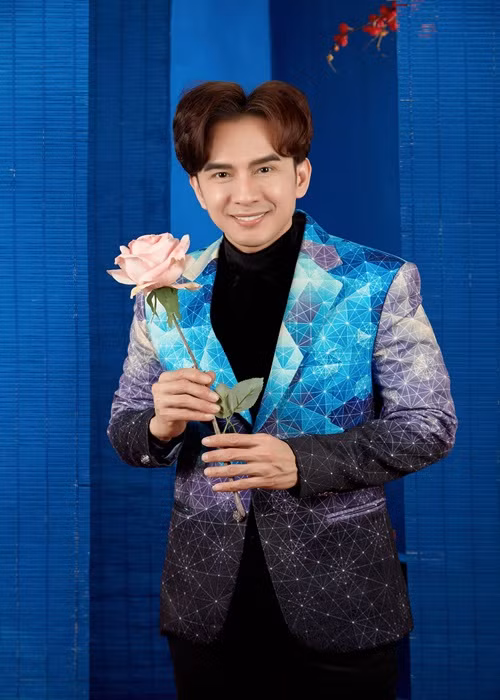 Đan Trường cho biết, anh hiểu mình là người của công chúng nên luôn nhắc nhở bản thân phải cẩn trọng, không vì câu chuyện cát sê mà bất chấp PR hàng kém chất lượng.