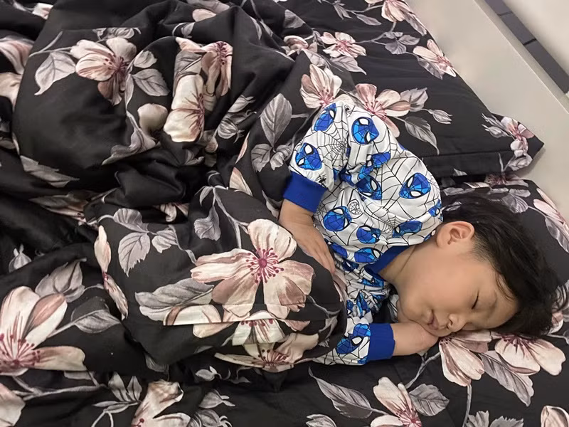 Ngày còn mặn nồng với Lâm Khánh Chi, Phi Hùng đã cưng chiều con trai, không phân biệt bé là con ruột của ai.