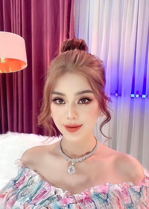 Cư dân mạng chú ý mọi động thái của Lâm Khánh Chi sau khi hôn nhân của cô tan vỡ.