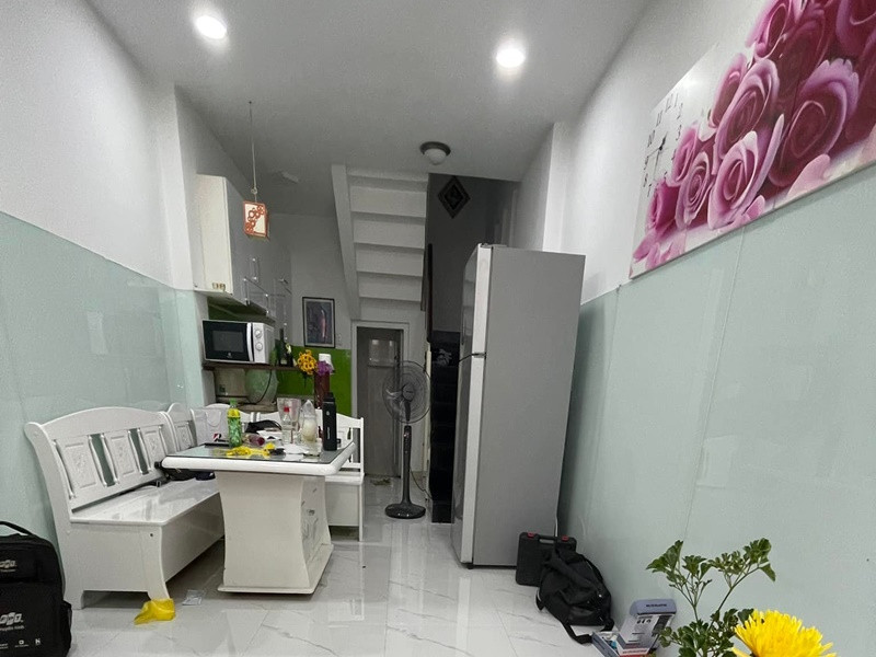 Hậu ly hôn, Phi Hùng đăng tải hình ảnh dọn đến nơi ở mới.