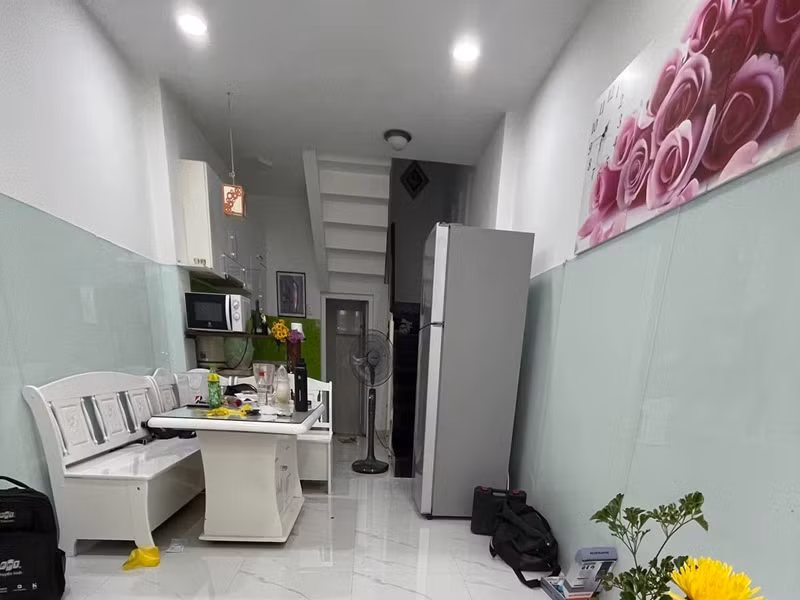 Hậu ly hôn, Phi Hùng đăng tải hình ảnh dọn đến nơi ở mới.