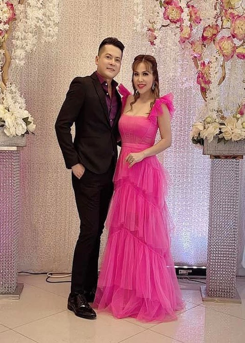 Trả lời Công lý và xã hội năm 2020, Hoàng Anh khẳng định Thắm Bebe hoàn toàn không liên quan gì đến hôn nhân của anh và Quỳnh Như. Theo nam diễn viên, không hề có người thứ ba hay ai tác động đến anh. Sau ồn ào, Hoàng Anh và Thắm Bebe vẫn dính như sam. Ảnh: FB Thắm Bebe