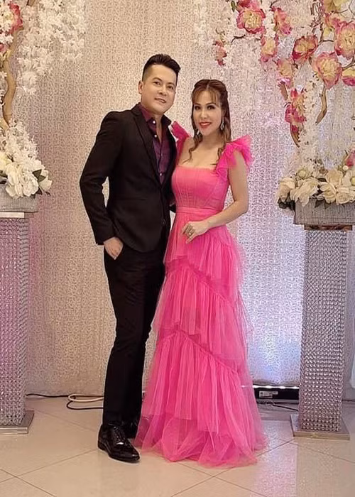 Trả lời Công lý và xã hội năm 2020, Hoàng Anh khẳng định Thắm Bebe hoàn toàn không liên quan gì đến hôn nhân của anh và Quỳnh Như. Theo nam diễn viên, không hề có người thứ ba hay ai tác động đến anh. Sau ồn ào, Hoàng Anh và Thắm Bebe vẫn dính như sam. Ảnh: FB Thắm Bebe