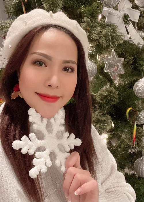 Thắm Bebe còn tố ngược chồng ngoại tình. “Tôi và chồng "cơm không lành, canh không ngọt" từ nhiều năm trước. Thời điểm đó, tôi phát hiện chồng cùng lúc qua lại với 2 người phụ nữ. Tôi đã yêu cầu chồng chấm dứt nhưng "ngựa quen đường cũ", anh vẫn qua lại với những người đàn bà kia. Tôi chán nản, nhiều lần muốn dứt áo ra đi nhưng vì quá thương con nên đành cam chịu”, cô nói. Ảnh: FB Thắm Bebe