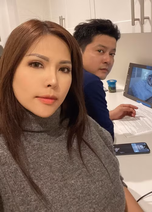 Về mối quan hệ với Hoàng Anh, Thắm Bebe cho biết, ban đầu, cả hai chỉ là đồng nghiệp nhưng khi làm việc chung, cả hai dần dần nảy sinh tình cảm, hiện tại là "trên mức tình bạn". Ảnh: FB Thắm Bebe