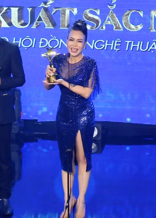 Ở lĩnh vực phim truyền hình, Việt Hương đoạt giải nữ diễn viên xuất sắc với vai bà hội đồng Bùi trong phim “Dương thế bao la sầu”. Ảnh: FB Việt Hương