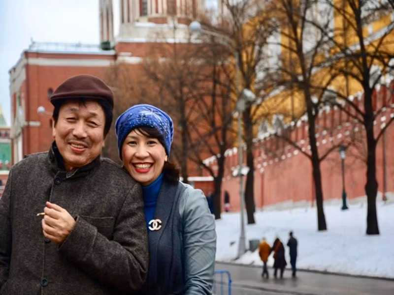 Nhạc sĩ Phú Quang từng chia sẻ, Anh Thư là người phụ nữ phù hợp với mình. “Cô ấy làm ngân hàng, một ngành nghề chẳng liên quan gì đến nhạc nhưng lại hiểu nhạc của tôi, mê nhạc của tôi và chịu được bản tính của tôi”, nam nhạc sĩ tâm sự trên Vietnamnet. Ảnh: Dân Trí