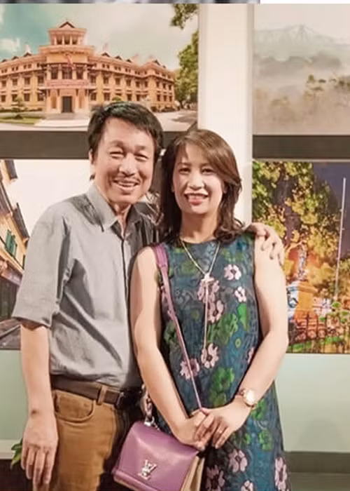 Khi ốm đau, nhạc sĩ Phú Quang được vợ chăm sóc tận tình. "Mỗi khi tôi đổ bệnh, cô ấy gần như không ngủ. Chỉ cần nghe thấy tôi trở mình, cô ấy tỉnh để xem chồng cần gì", tác giả “Em ơi Hà Nội phố” chia sẻ trên Vnexpress. Ảnh: Vietnamnet