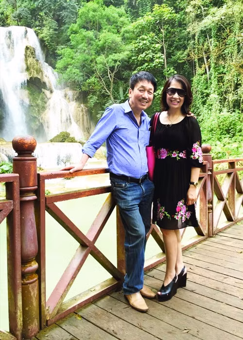 Anh Thư từng chia sẻ về cuộc tình với nhạc sĩ Phú Quang: "Lúc chúng tôi mới đến với nhau, tôi và anh gặp phải sự cách biệt tuổi tác. Anh Quang kém bố tôi 3 tuổi và hơn mẹ tôi 1 tuổi. Nhưng rất may, bố tôi là người thuộc giới văn nghệ sĩ (nhà văn Trịnh Đình Khôi) nên có cái nhìn thoáng hơn về chuyện tình cảm. Bố ủng hộ chuyện tình cảm của chúng tôi và tỏ ra quý mến anh Quang. Khi chúng tôi ở bên nhau, bố coi anh Quang như một người bạn, điều mà chỉ có phương Tây mới có". Ảnh: Lao động