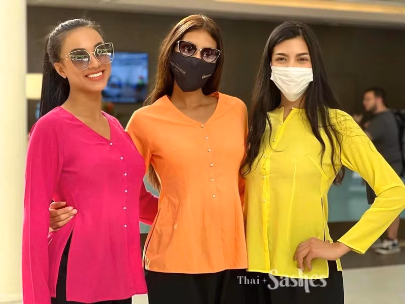  Á hậu Kim Duyên nán lại Israel sau khi cuộc thi Miss Universe 2021 - Hoa hậu Hoàn vũ Thế giới 2021 kết thúc. Mới đây, đại diện Việt Nam tặng áo bà ba cho đại diện Colombia và Chile. Ảnh: FB Kim Duyên