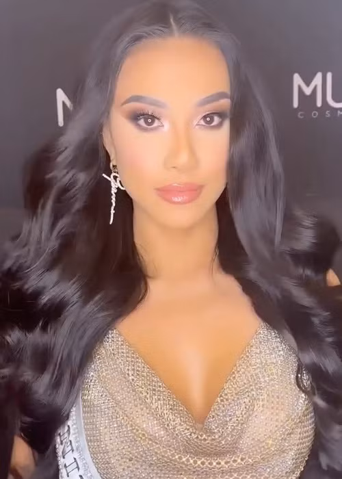 Người đẹp chia sẻ, cô hoàn toàn bất ngờ trước diện mạo mới. Ảnh: FB Kim Duyên