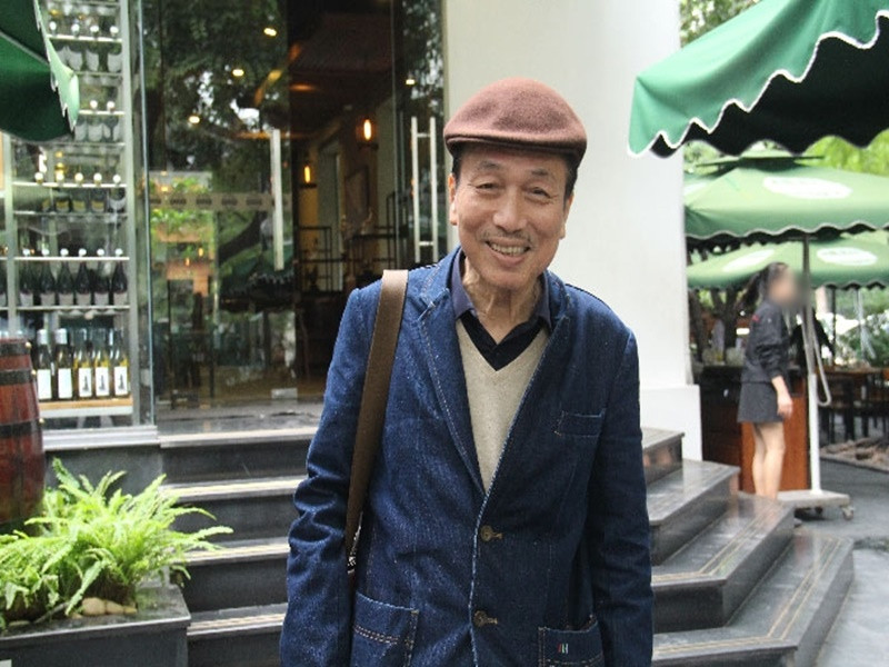 Nhạc sĩ Phú Quang khiêm tốn chia sẻ về việc phổ thơ thành nhạc: “Trong một bài hát, đôi khi tôi chỉ nhặt một câu thơ mà tôi thích, rồi tôi viết thêm ca từ của tôi vào. Tôi kể câu chuyện của tôi, đằng sau câu chuyện mà nhà thơ đã kể. Một câu thơ thôi nhưng sẽ là vĩnh viễn không có bài hát nếu tôi không nhìn thấy câu thơ đó. Bởi vậy tôi luôn đề rõ điều này trong tác phẩm để tỏ lòng tôn kính người đã gợi cảm hứng sáng tác cho mình”. Ảnh: Petrotimes