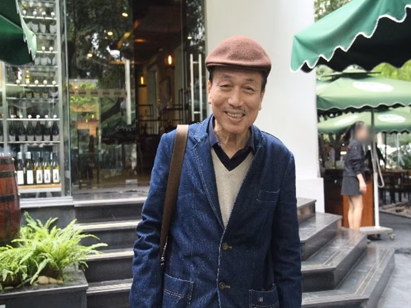 Nhạc sĩ Phú Quang khiêm tốn chia sẻ về việc phổ thơ thành nhạc: “Trong một bài hát, đôi khi tôi chỉ nhặt một câu thơ mà tôi thích, rồi tôi viết thêm ca từ của tôi vào. Tôi kể câu chuyện của tôi, đằng sau câu chuyện mà nhà thơ đã kể. Một câu thơ thôi nhưng sẽ là vĩnh viễn không có bài hát nếu tôi không nhìn thấy câu thơ đó. Bởi vậy tôi luôn đề rõ điều này trong tác phẩm để tỏ lòng tôn kính người đã gợi cảm hứng sáng tác cho mình”. Ảnh: Petrotimes