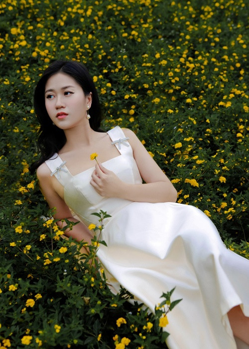 Ở tuổi 32, từng 2 lần sinh nở, Lâm Vỹ Dạ vẫn trẻ trung, xinh đẹp. Ảnh: FB Lâm Vỹ Dạ