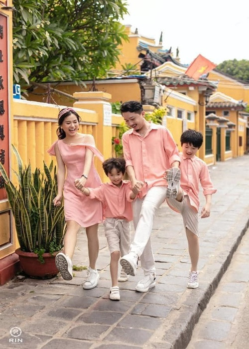 Lâm Vỹ Dạ từng khẳng định vợ chồng cô hiếm khi ghen khi thấy nửa kia tình tứ quá mức với bạn diễn. Còn Hứa Minh Đạt bất ngờ tiết lộ Lâm Vỹ Dạ từng ghen tuông. Ảnh: FB Hứa Minh Đạt