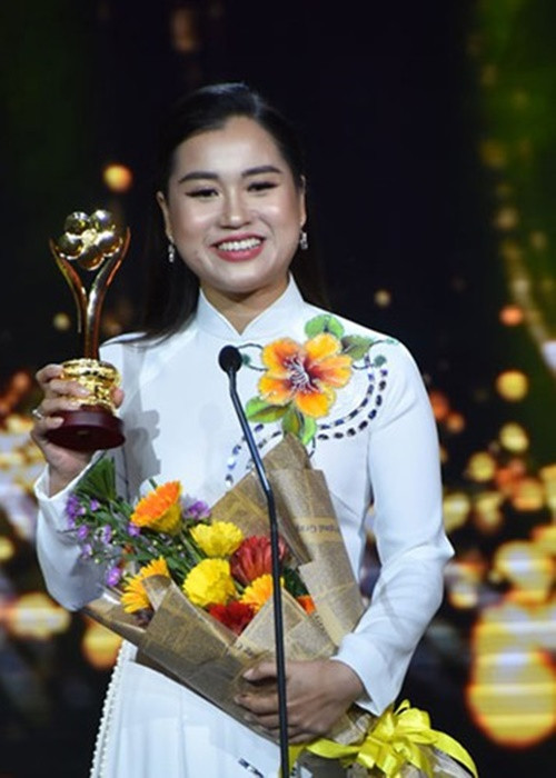 Ở Mai Vàng 2019, Lâm Vỹ Dạ được xướng tên. Cô vượt qua Minh Dự, Puka, Mạc Văn Khoa và Trường Giang. Ảnh: FB Lâm Vỹ Dạ